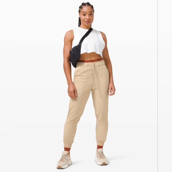 NWT Lululemon high rise joggers- sz 12 - Picture 1 of 4